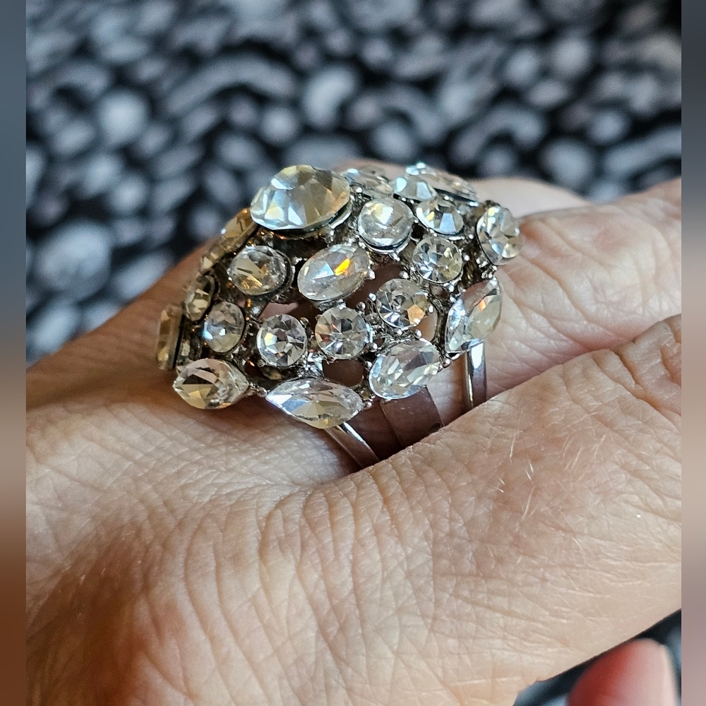 Elegant Crystal Ring-Size 9